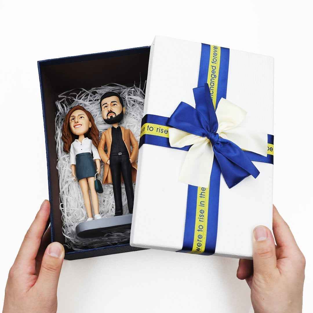 Couple Walking On The Beach Custom Bobbleheads With Engraved Text