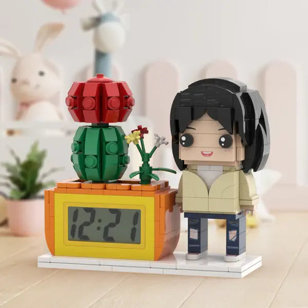 Cadeaus voor haar: gepersonaliseerde klok met bakstenen figuren, potplanten en bakstenen klok