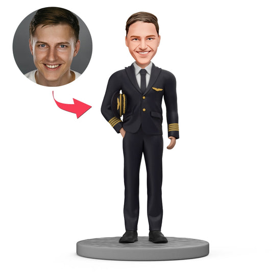 Aantrekkelijke pilotenbobblehead in een vliegtuigpiloot-/kapiteinspakuniform