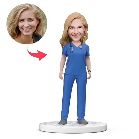 Figura cabezona de doctora personalizada con uniforme azul y texto grabado, regalo para el Día Nacional del Médico.