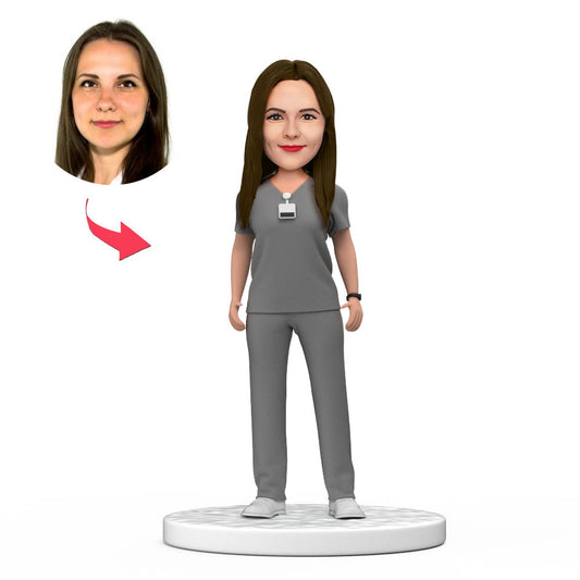 Figura cabezona de doctora personalizada con uniforme gris y texto grabado, regalo para el Día Nacional del Médico.