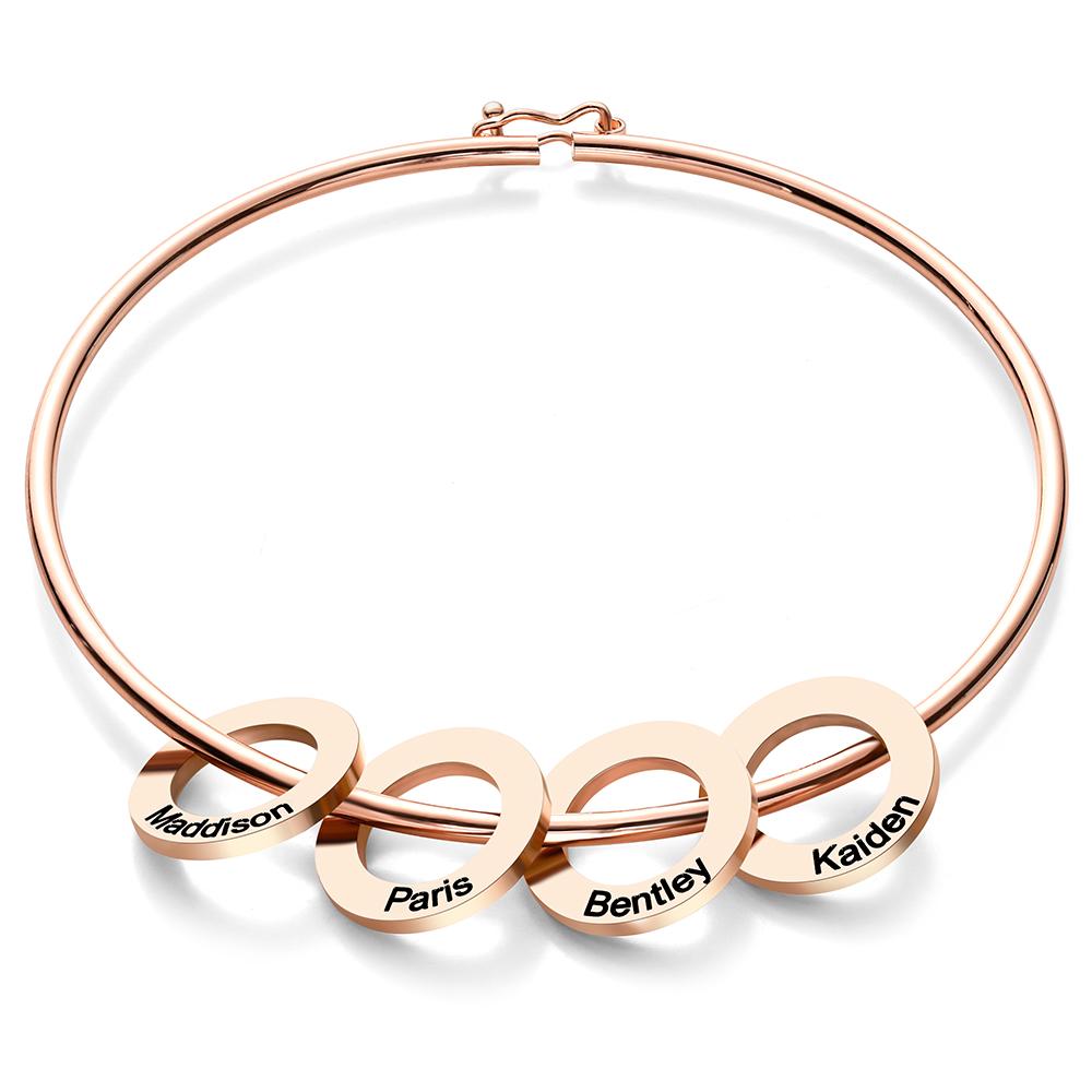 Gepersonaliseerde armband met hartvormige/ronde hangers - een perfect cadeau.