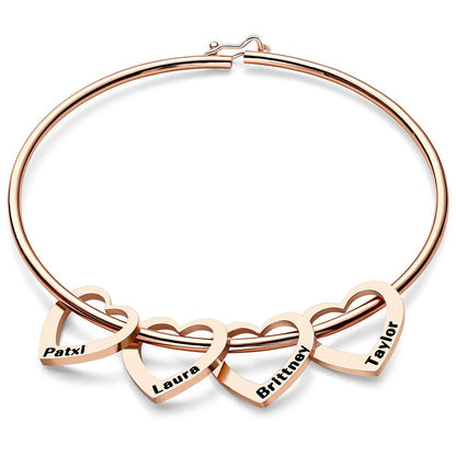 Gepersonaliseerde armband met hartvormige/ronde hangers - een perfect cadeau.
