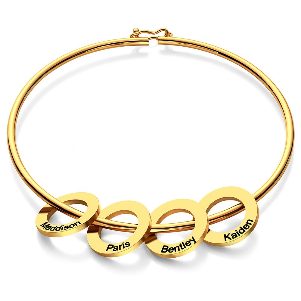 Gepersonaliseerde armband met hartvormige/ronde hangers - een perfect cadeau.